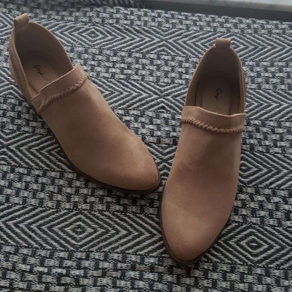 NWOT size 9 Qupid ankle booties warm taupe